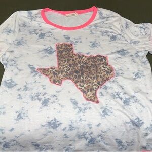 Women’s White Tie-Dye Texas Leopard Graphic Tee with Pink Trim